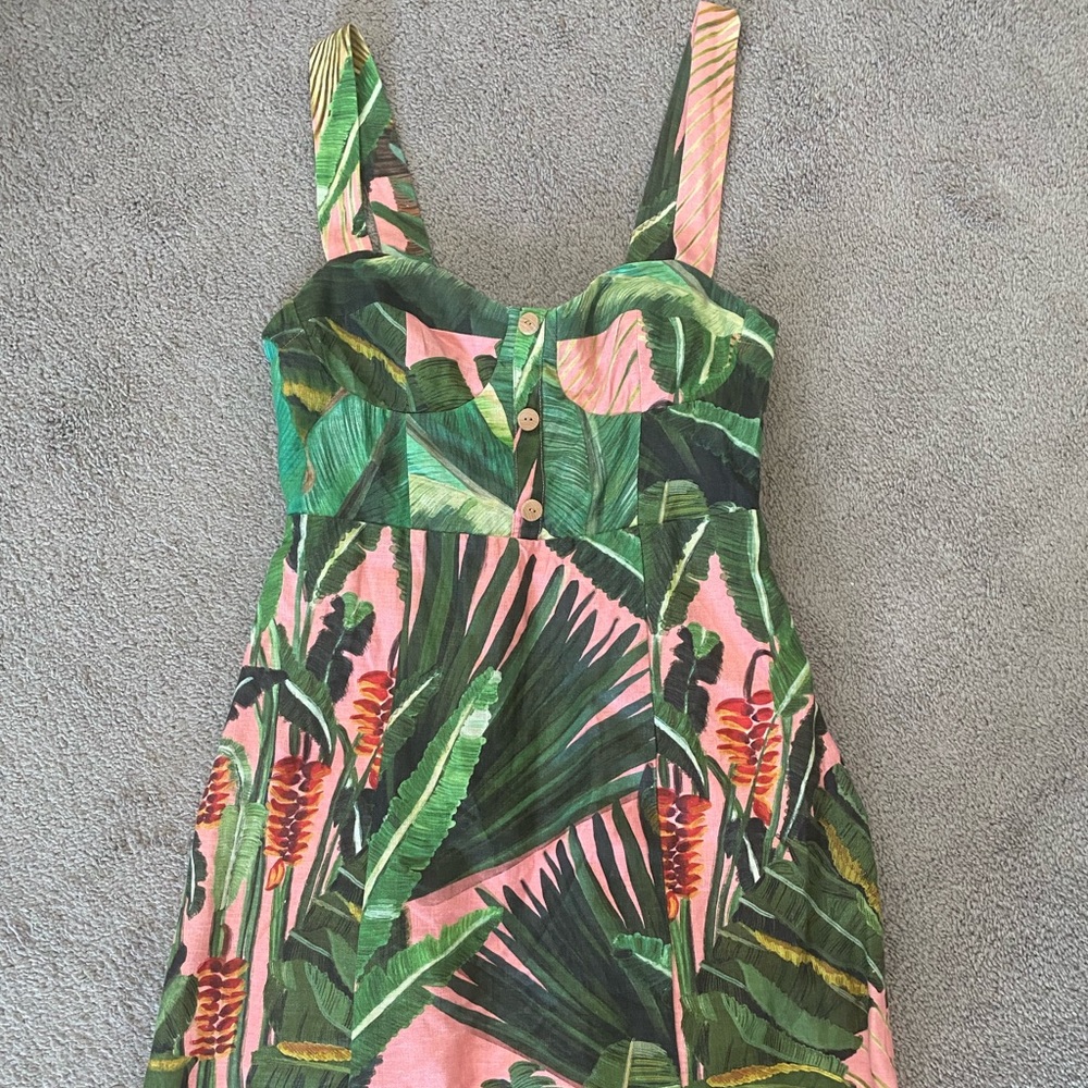 Worn 2x. Perfect condition. Adjustable straps.